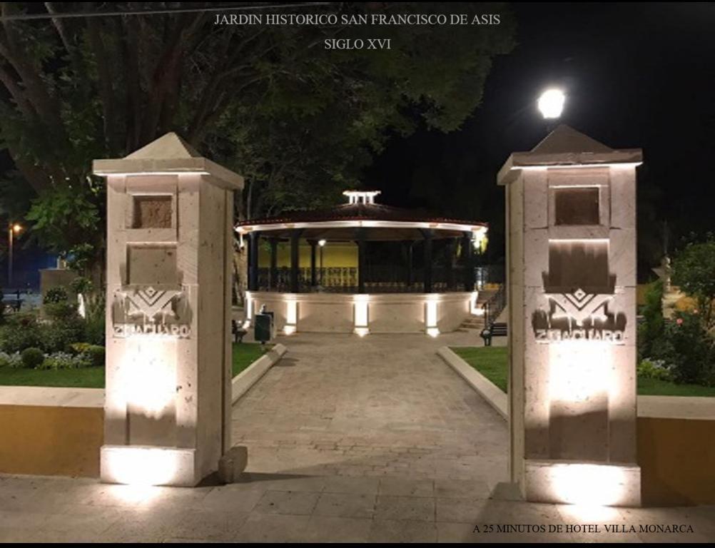 Hotel Villa Monarca Inn Zitacuaro Екстер'єр фото