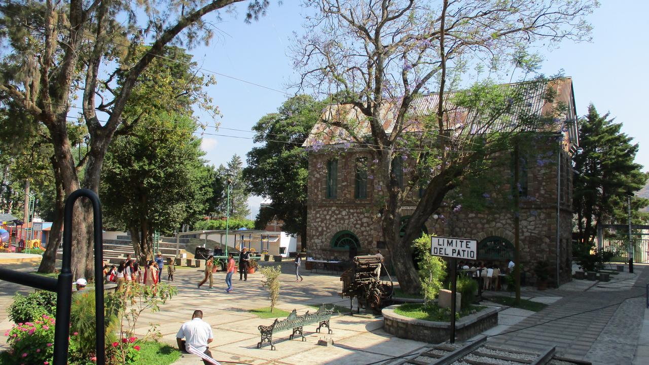 Hotel Villa Monarca Inn Zitacuaro Екстер'єр фото
