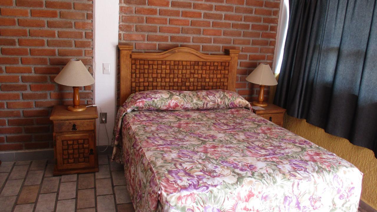 Hotel Villa Monarca Inn Zitacuaro Екстер'єр фото
