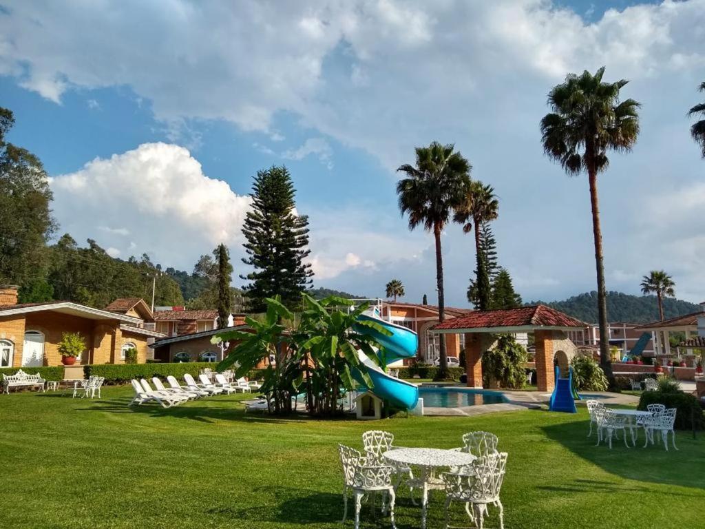 Hotel Villa Monarca Inn Zitacuaro Екстер'єр фото