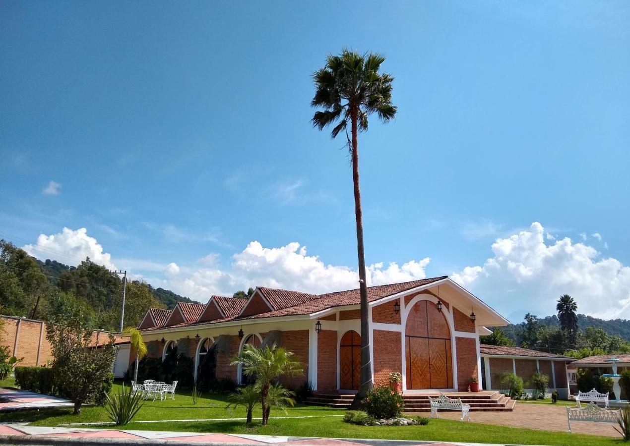 Hotel Villa Monarca Inn Zitacuaro Екстер'єр фото