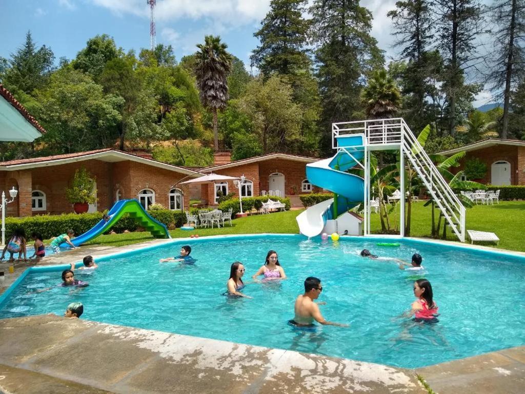 Hotel Villa Monarca Inn Zitacuaro Екстер'єр фото